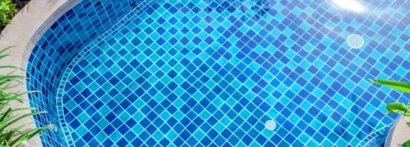 Piscina de cliente após a substituição dos azulejos no bairro Campo Grande